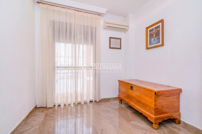 Foto 44b0b31c-1069-4ef3-a481-407a24090777. Casa aparellada a Loja