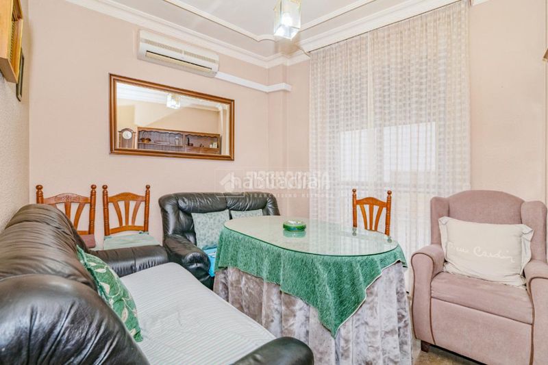Foto 5ad8a646-0170-44df-a840-f7206a1173d1. Casa aparellada a Loja