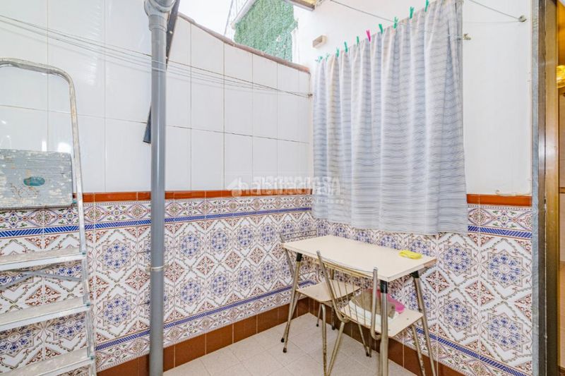 Foto 5e46b294-c252-4638-8748-23f567d8d77c. Casa aparellada a Loja