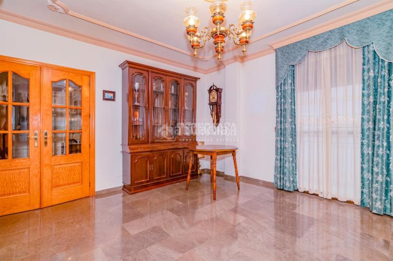 Foto 8c18eb90-f4a3-4776-aa83-1a2fe108e3ff. Casa aparellada a Loja