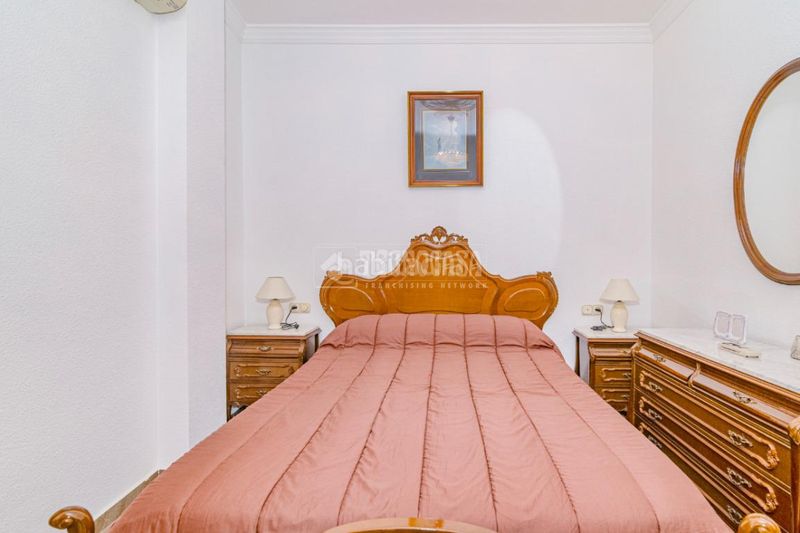Foto d02f8149-527b-4a1b-af55-34ff6d151b6c. Casa aparellada a Loja