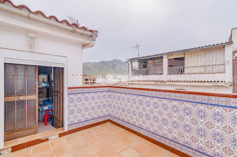 Foto ead91794-66bc-4190-b247-a14dc49ba0a8. Casa aparellada a Loja