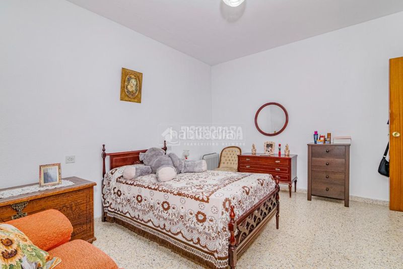 Foto bab8fa7b-f57c-42a8-ac1a-ca7cbb7e72e7. Casa aparellada a Loja