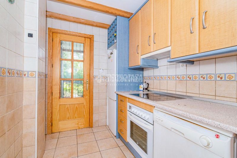 Foto 31781fea-1ef9-4b95-9126-7fda33232b89. Casa aparellada a Loja
