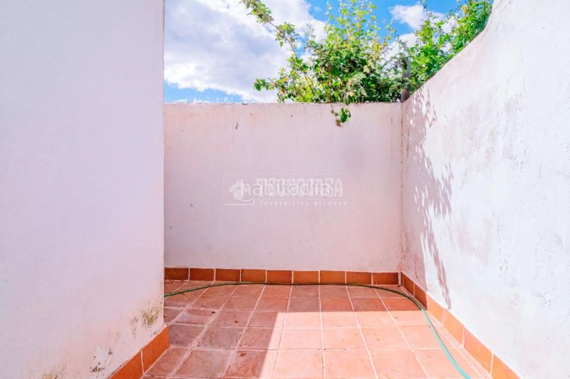 Foto 4f91aabe-8e1d-445b-94ba-dd36d4e1967c. Casa aparellada a Loja