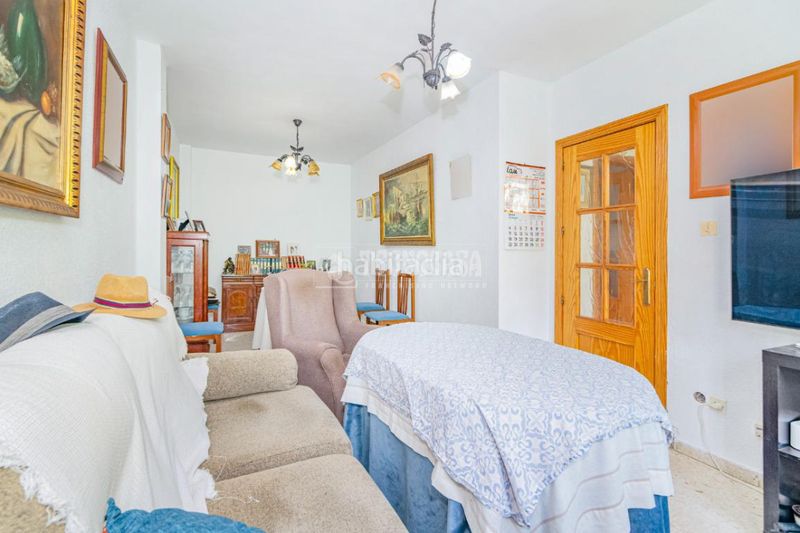 Foto 5f4b2355-2973-4368-8ce9-ba5a2365b6da. Casa aparellada a Loja