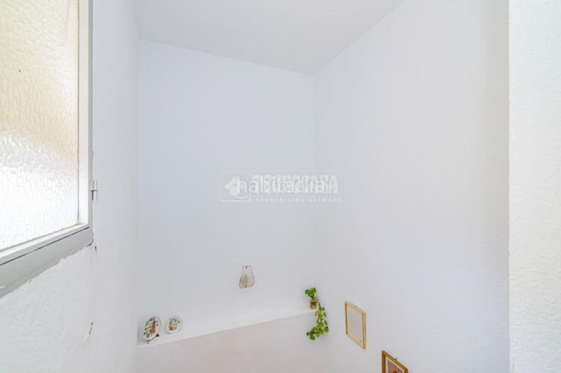 Foto b421e103-329f-4d75-bb7f-f3249c733a35. Casa aparellada a Loja