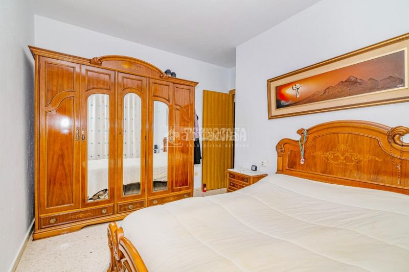 Foto db0ab43f-378a-49fe-bc36-bb58bb5c0472. Casa aparellada a Loja