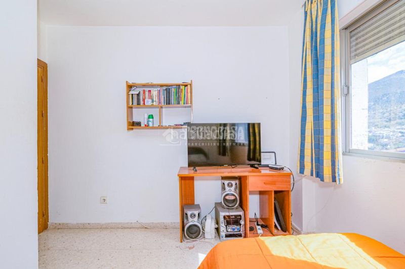 Foto f9adc9a9-f263-41df-b69b-b82b92804c47. Casa aparellada a Loja