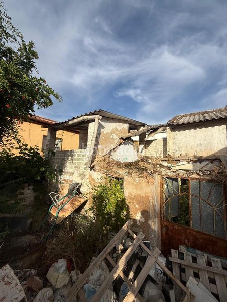 Foto a8770c2d-c7b2-4e80-9275-633b35fd0885. Casa aparellada a Loja
