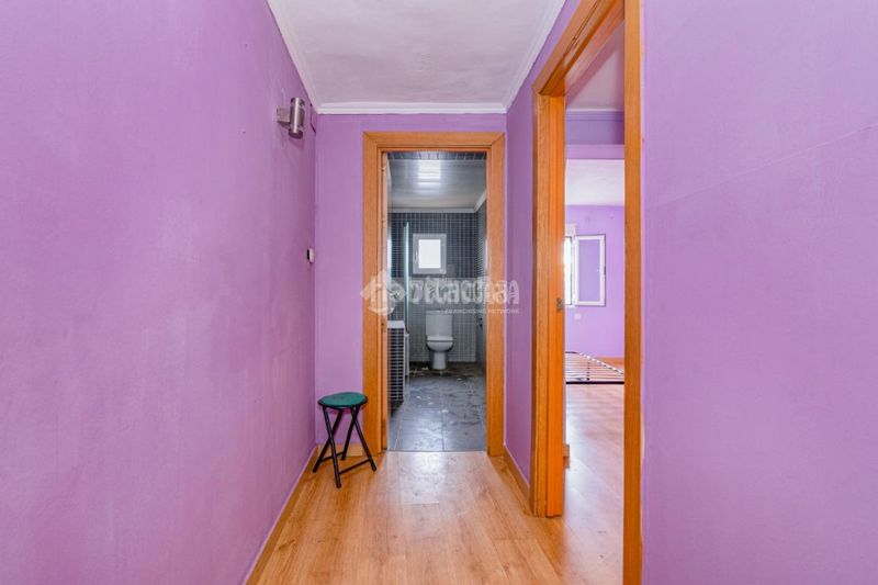 Foto 68c9f8b5-6aa1-476f-85a5-fe6d5da9bcb0. Casa aparellada a Loja
