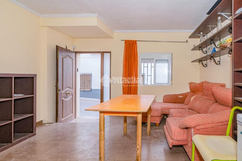 Foto c4c024fd-88a7-4d9b-8e9a-cab7bdefeca8. Casa aparellada a Loja