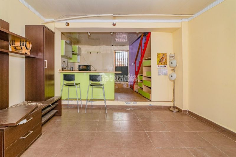 Foto ca7d26f6-f109-48ff-b8a7-f0c6cee2f0a7. Casa aparellada a Loja