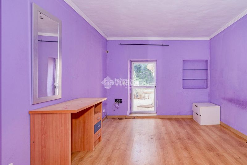 Foto d8af9442-ae83-42d8-ad1a-30698e3a4698. Casa aparellada a Loja