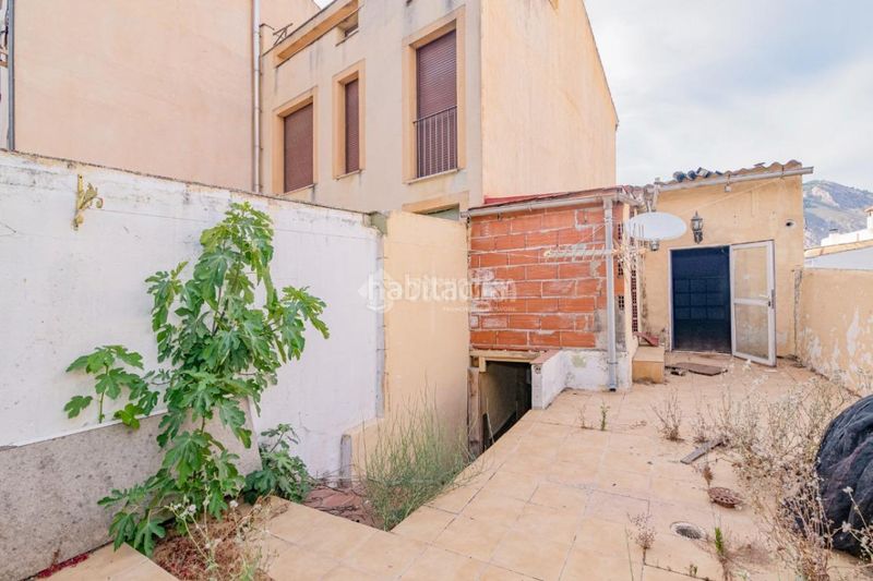 Foto de6dc5a4-e2f8-482f-92f8-fe8c4e32d09a. Casa aparellada a Loja