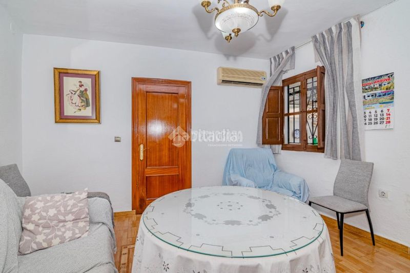 Foto 3f46d7c7-7a01-4322-9a3f-f5eefd57b756. Casa aparellada a Loja