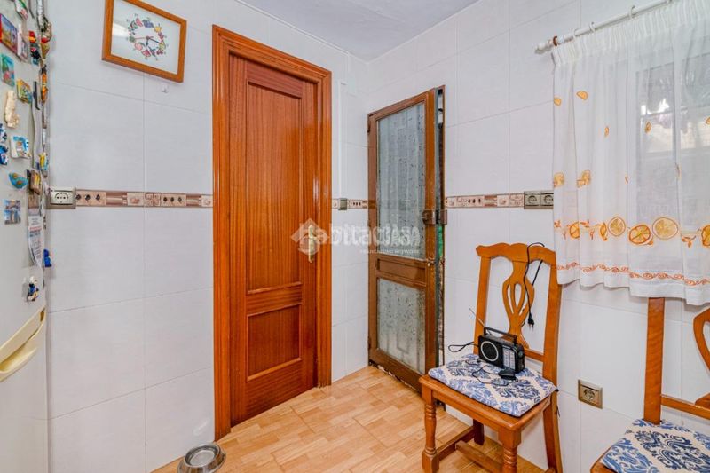 Foto 4c3cfb05-71ba-4f2a-83d6-ec21bef91d45. Casa aparellada a Loja