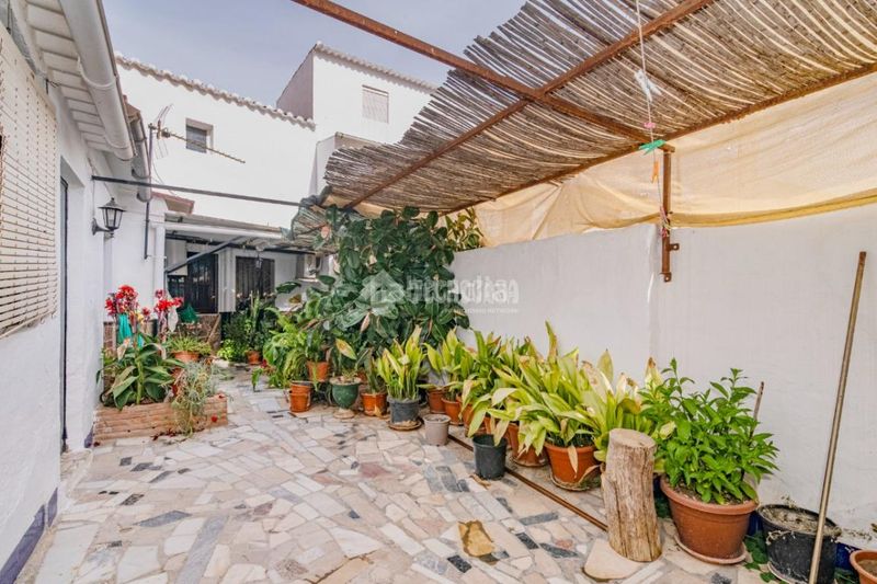 Foto 98cdb036-7423-48be-9707-d6bbb7b7dd8c. Casa aparellada a Loja
