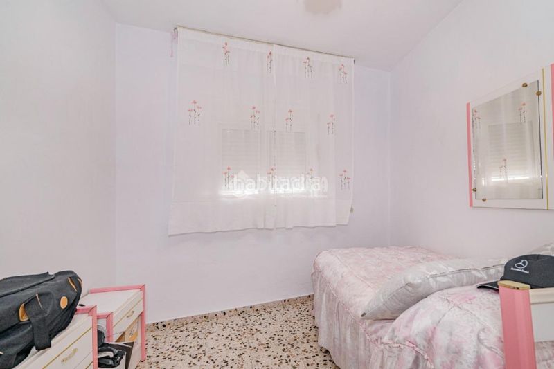 Foto d0c8a6e6-a513-4f4a-a6b3-81d2b9950b5f. Casa aparellada a Loja