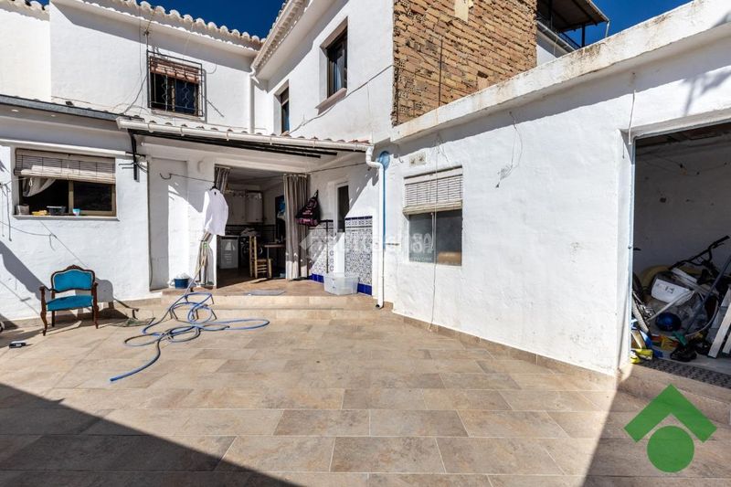 Foto 734a4572-2144-4e80-8e08-d75aa48dd0e7. Casa aparellada a Loja