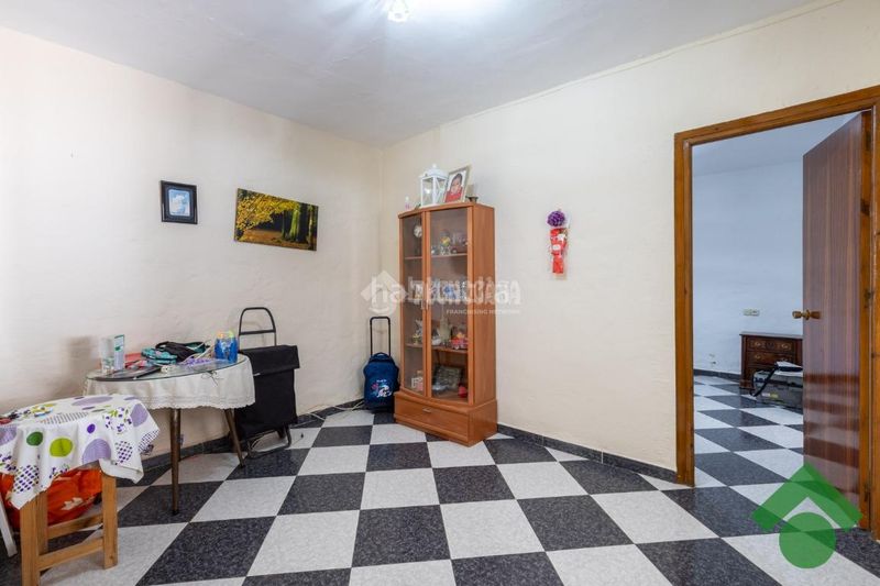 Foto d7cd4027-5151-49c7-a0dd-cd238228f63b. Casa aparellada a Loja