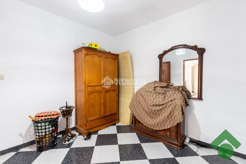 Foto fe132dd2-a2ac-41af-a712-c99d2124e5ba. Casa aparellada a Loja