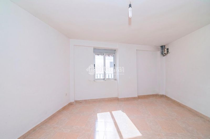 Foto 0f889fa1-01ea-49fd-ba4a-f37ff16da8a9. Casa aparellada a Loja