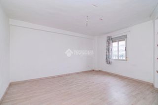 Casa aparellada a Loja. Casa en venta en loja