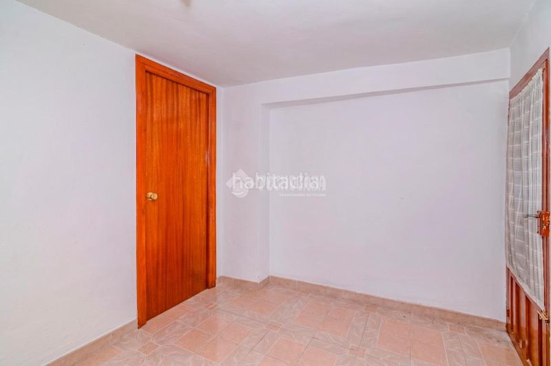 Foto 2f6a5cec-401a-4185-8d16-3d18cc9b283c. Casa aparellada a Loja