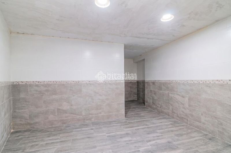 Foto 3d98d325-7b24-4668-8d3d-8411ffbbdb3f. Casa aparellada a Loja