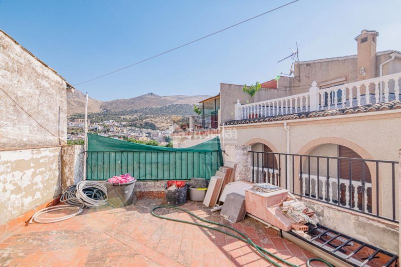 Foto 600ee5e9-27fa-4236-b1cd-d2a48075a3d8. Casa aparellada a Loja