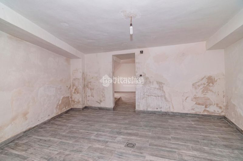 Foto 6ae70c9e-fd59-4ba6-b3b9-0478cf52c1a9. Casa aparellada a Loja