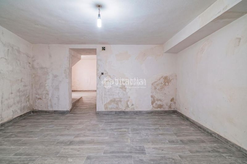 Foto 70e499a9-7256-480a-99b4-9de2ffce27ca. Casa aparellada a Loja