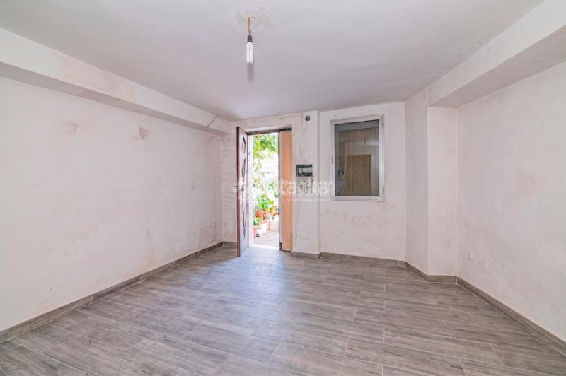 Foto 7df083b1-3565-4d47-8256-da4caad63a81. Casa aparellada a Loja