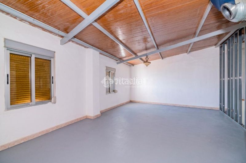 Foto 8b8d6618-1266-45c4-8d92-f95af0a6b7d6. Casa aparellada a Loja