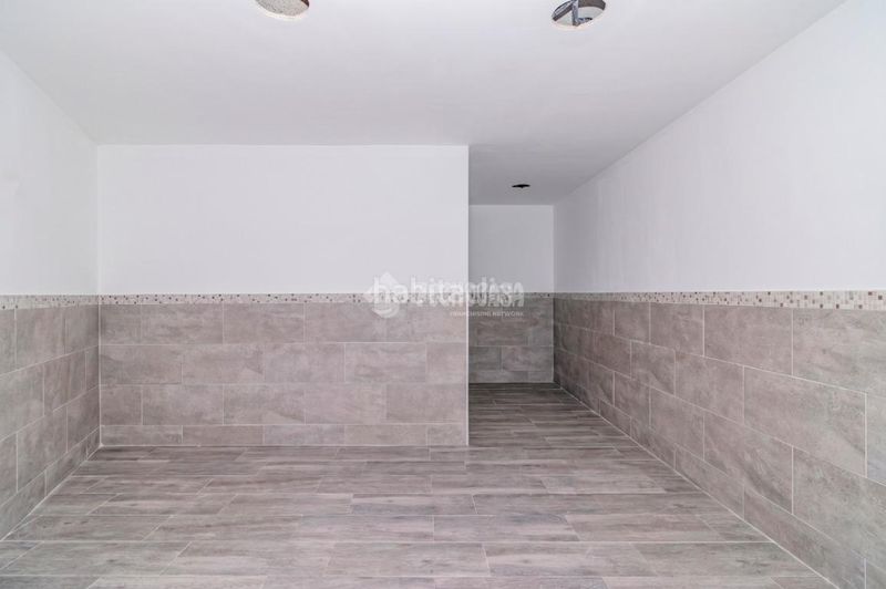 Foto af0894c5-166f-45d0-a3e1-3393cbacc382. Casa aparellada a Loja
