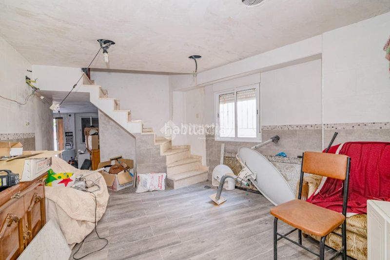 Foto c132b84f-e658-4442-93d9-cb9bbe1a4376. Casa aparellada a Loja