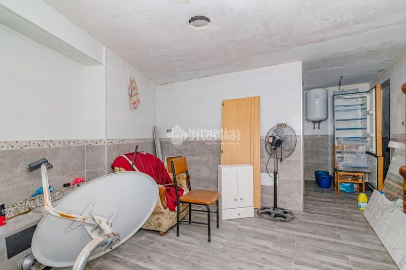 Foto cc0f8031-9ba3-4397-91b5-01af9889fc65. Casa aparellada a Loja