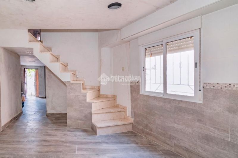 Foto e3d40411-5656-443e-a95b-81c4c22d14b6. Casa aparellada a Loja