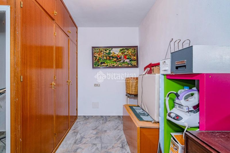 Foto 61083b69-5ee4-457b-8c96-b7ad90976454. Casa aparellada a Loja