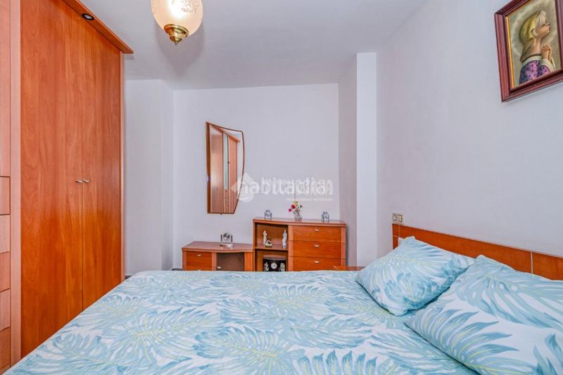 Foto a2bef413-b64f-48f9-8cee-bf853d262144. Casa aparellada a Loja