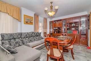 Maison jumelée à Loja. Casa en venta en loja