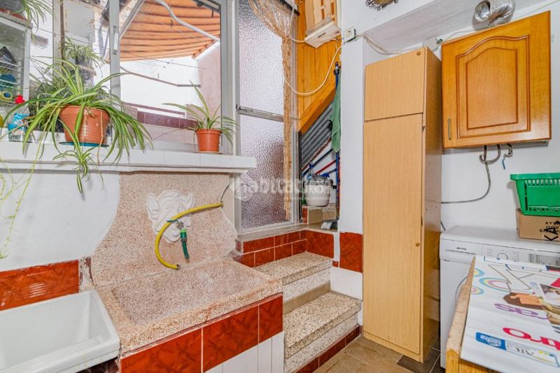 Foto c11a41bc-98e0-4f9d-b449-aec3f5645403. Casa aparellada a Loja