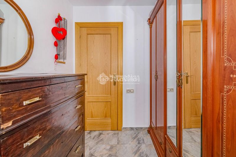 Foto cb7982bd-ba98-43a4-ba12-4d7d7083cdd1. Casa aparellada a Loja