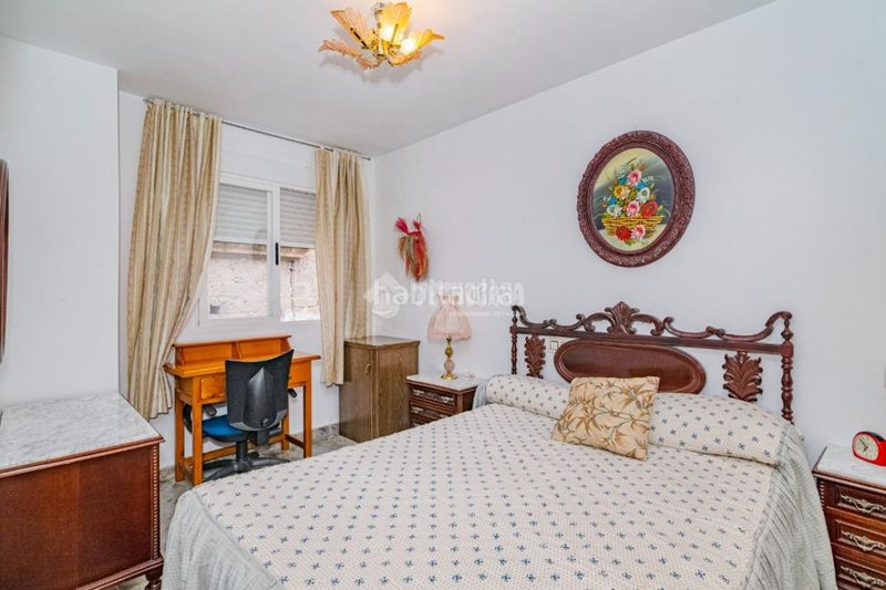 Foto e357144d-156b-4c38-8e21-9229a97ef021. Casa aparellada a Loja