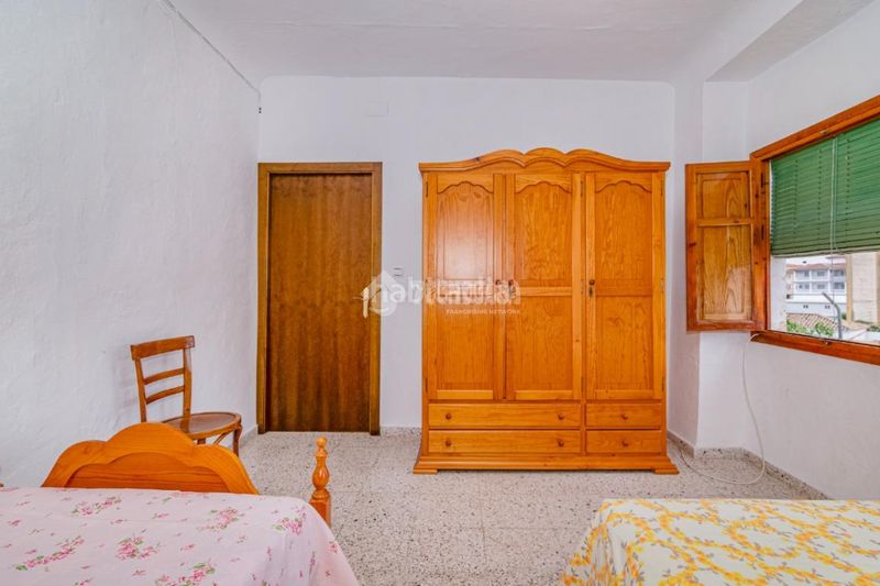 Foto 0709f96e-1780-4ee5-af07-ce14c4e5e52e. Casa aparellada a Loja