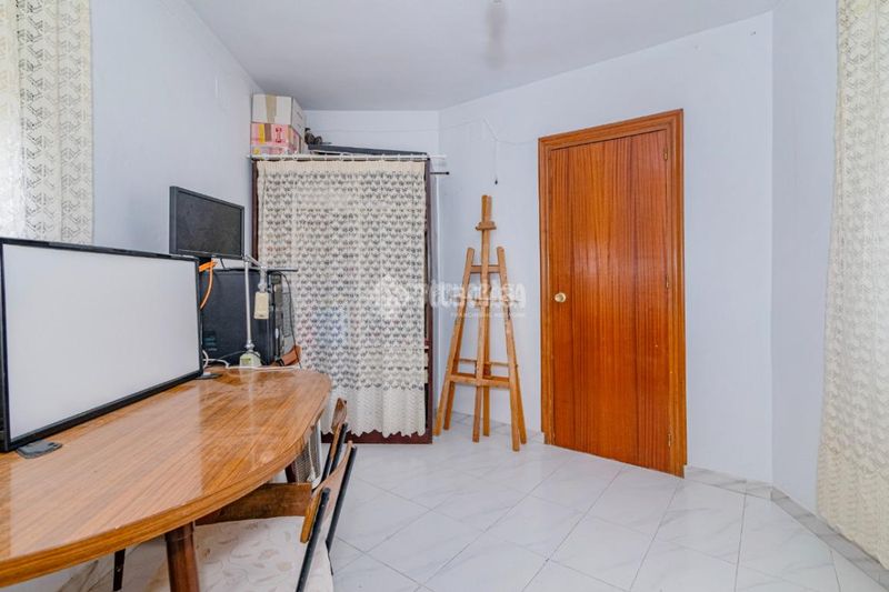 Foto 0cf05adb-7b22-4d1e-85d4-d13fb3f88e5c. Casa aparellada a Loja