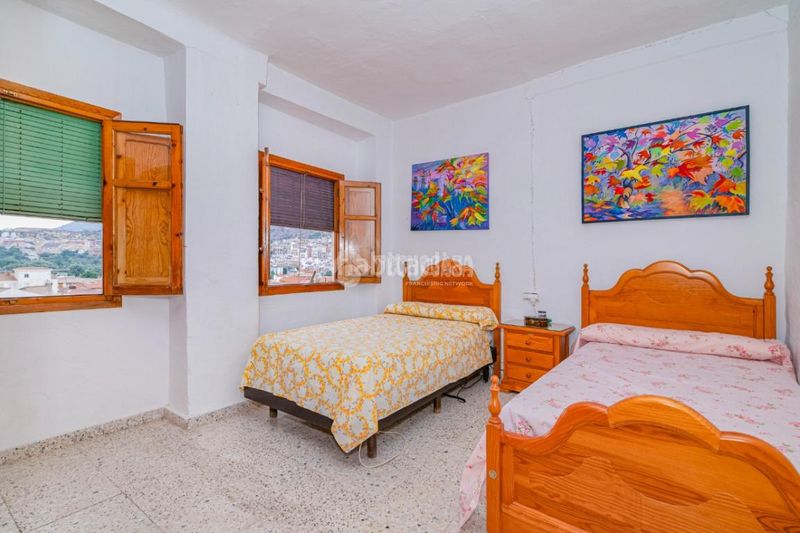 Foto 1060ecf8-95ab-48e2-b3f8-a1d2665523b0. Casa aparellada a Loja