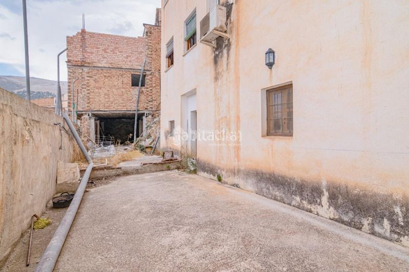 Foto 54e920f3-9cff-4c0f-aa57-c51a22b1c0aa. Casa aparellada a Loja