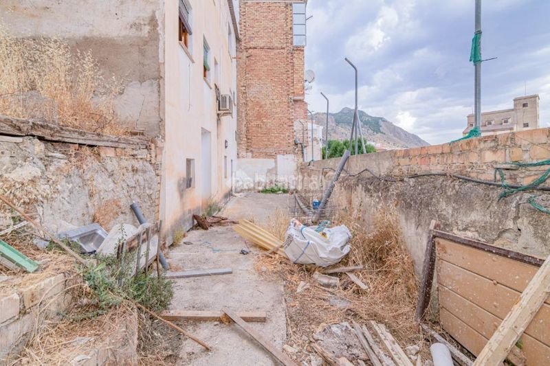 Foto c3ae5ab6-1f70-41ef-99da-40a0ad3c5a57. Casa aparellada a Loja